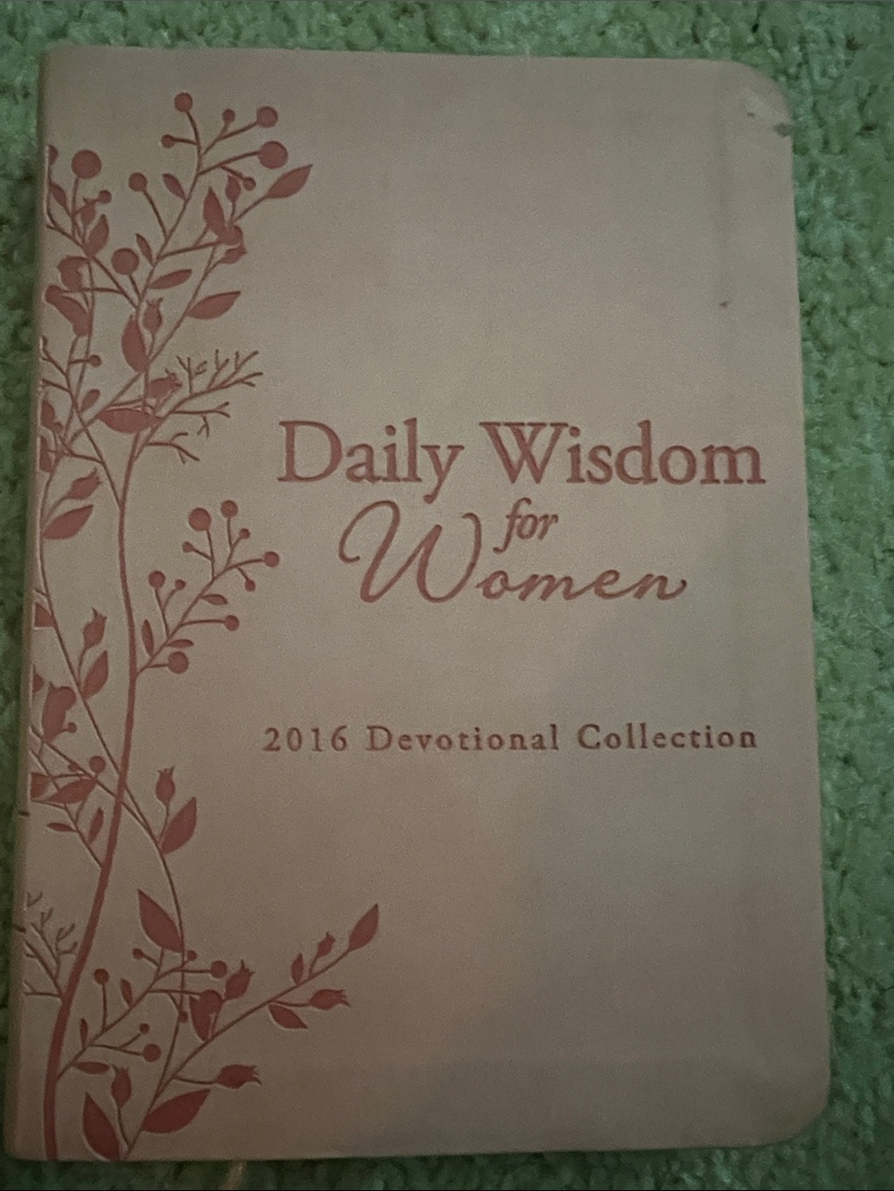 Daily Wisdom for Women 2016 Devotional Collection - Pink Cover